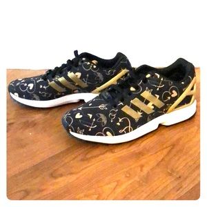 Size 7 Women’s Adidas Torsion shoes